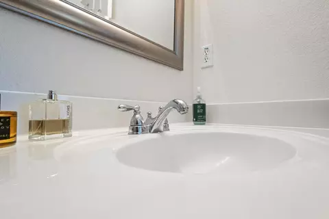 Bath - 1413 Villette Ct, Modesto, CA 95356 photo 5 of 12