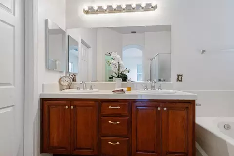 Bath - 1413 Villette Ct, Modesto, CA 95356 photo 6 of 12
