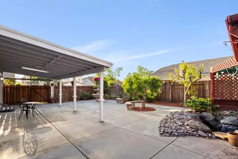 Exterior - 1413 Villette Ct, Modesto, CA 95356 photo 5 of 6
