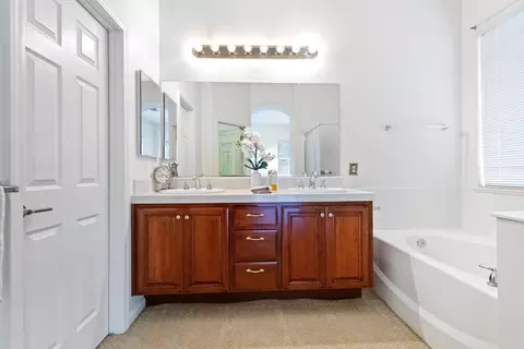 Bath - 1413 Villette Ct, Modesto, CA 95356 photo 10 of 12