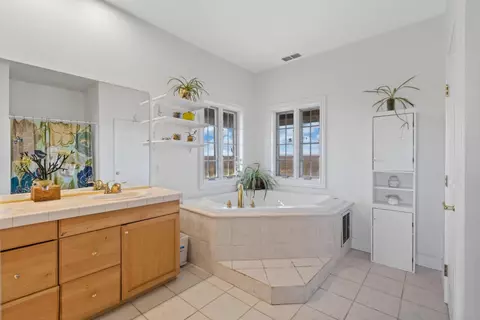 Bath - 44643 County Road 29, Davis, CA 95618 photo 1 of 4