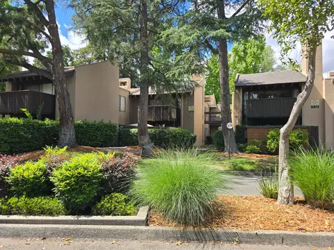 733 Woodside Ln E #12, Sacramento, CA 95825