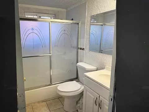 Bath - 1629 Tonilane, Modesto, CA 95351 photo 2 of 4