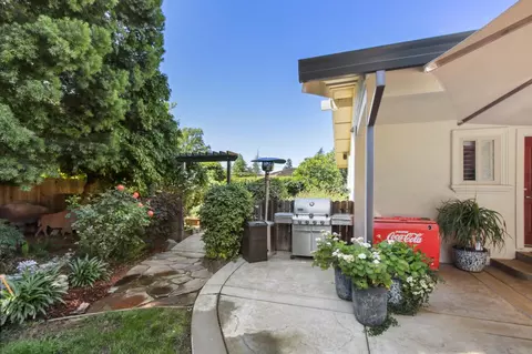 Exterior - 44349 N El Macero Dr, El Macero, CA 95618 photo 6 of 13