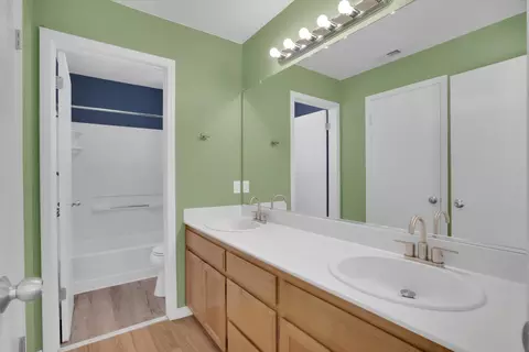 Bath - 1977 Grove Ct, Tracy, CA 95376 photo 4 of 4