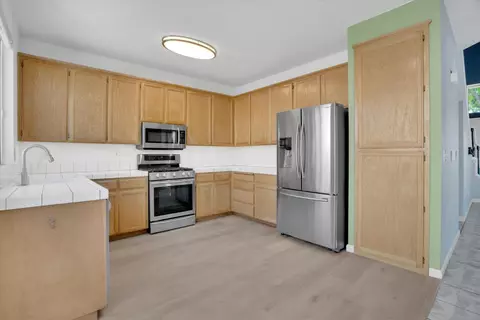 Kitchen - 1977 Grove Ct, Tracy, CA 95376 photo 2 of 3