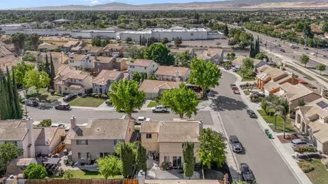 View/Area - 1977 Grove Ct, Tracy, CA 95376 photo 4 of 6