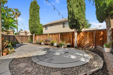 Exterior - 1977 Grove Ct, Tracy, CA 95376 photo 3 of 6