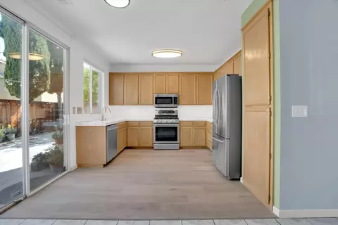 Kitchen - 1977 Grove Ct, Tracy, CA 95376 photo 3 of 3