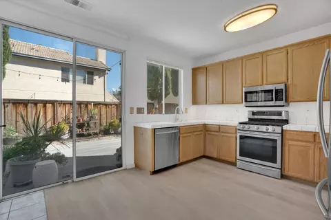 Kitchen - 1977 Grove Ct, Tracy, CA 95376 photo 1 of 3