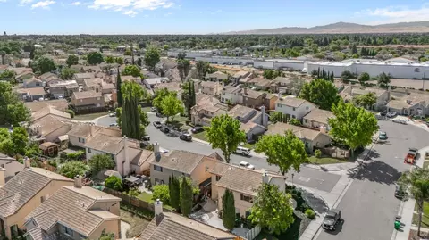 View/Area - 1977 Grove Ct, Tracy, CA 95376 photo 5 of 6