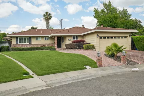 Exterior - 4921 Brightwood Ct, Carmichael, CA 95608 photo 2 of 8