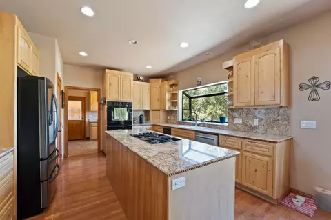 Kitchen - 2004 Bruin Trl, Placerville, CA 95667 photo 2 of 6