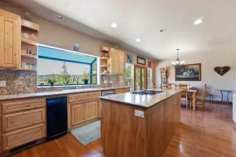 Kitchen - 2004 Bruin Trl, Placerville, CA 95667 photo 1 of 6