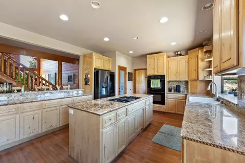 Kitchen - 2004 Bruin Trl, Placerville, CA 95667 photo 5 of 6