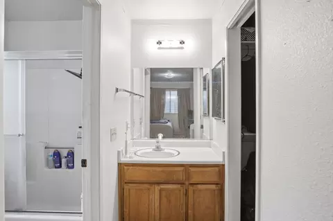 Bath - 1260 Windsor Ct, Turlock, CA 95380 photo 2 of 2
