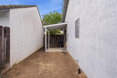 Exterior - 1260 Windsor Ct, Turlock, CA 95380 photo 5 of 6