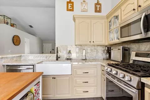 Kitchen - 3601 Eagle Crst, Antelope, CA 95843 photo 4 of 5