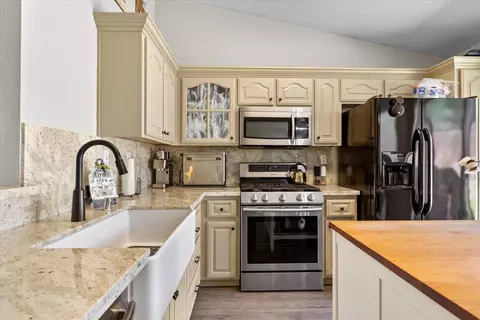 Kitchen - 3601 Eagle Crst, Antelope, CA 95843 photo 3 of 5