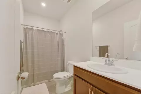 Bath - 1250 Scotty Way, Winters, CA 95694 photo 2 of 2