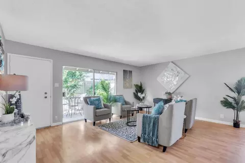 217 Roundtree Ct, Sacramento, CA 95831