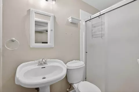 Bath - 5724 Beech Ave, Orangevale, CA 95662 photo 2 of 2
