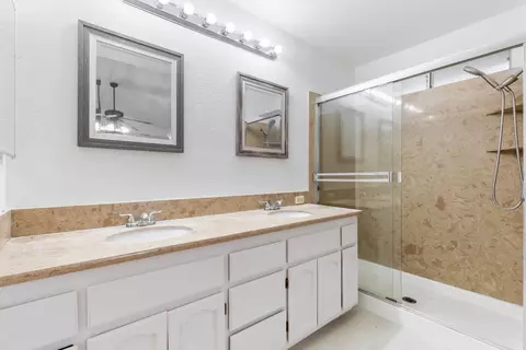 Bath - 416 Mid Pines Way, Modesto, CA 95354 photo 2 of 2