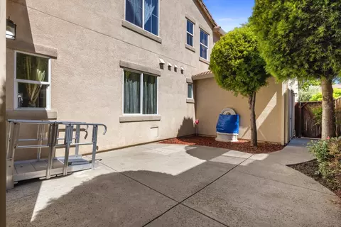 Exterior - 481 Keys Ct, Tracy, CA 95377 photo 2 of 7