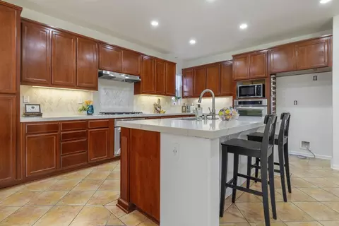 Kitchen - 481 Keys Ct, Tracy, CA 95377 photo 2 of 4