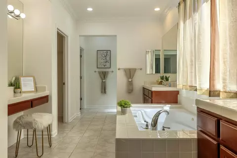 Bath - 481 Keys Ct, Tracy, CA 95377 photo 3 of 3