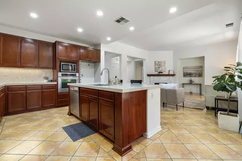 Kitchen - 481 Keys Ct, Tracy, CA 95377 photo 3 of 4