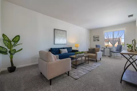 Living - 481 Keys Ct, Tracy, CA 95377 photo 2 of 3