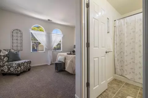 Entry Way - 481 Keys Ct, Tracy, CA 95377 photo 3 of 7