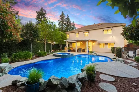 5500 Tierra Gardens Ln, Carmichael, CA 95608