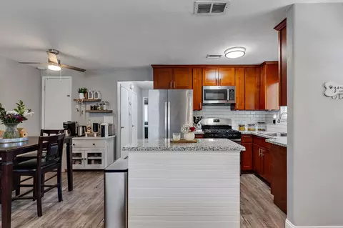 8943 El Mirador Dr #4, Elk Grove, CA 95624