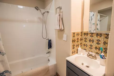 Bath - 3213 Candace St, Carmichael, CA 95608 photo 2 of 3