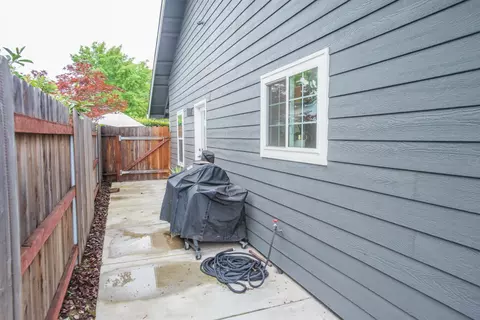 Exterior - 3213 Candace St, Carmichael, CA 95608 photo 13 of 18