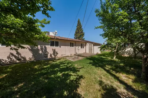 Exterior - 1600 Thorsen Ave, Modesto, CA 95355 photo 6 of 8