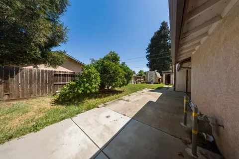 Exterior - 1600 Thorsen Ave, Modesto, CA 95355 photo 5 of 8