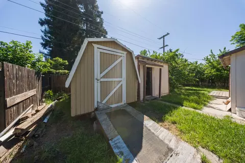 Exterior - 1600 Thorsen Ave, Modesto, CA 95355 photo 7 of 8