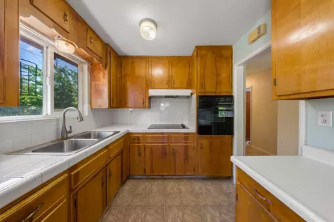 Kitchen - 1600 Thorsen Ave, Modesto, CA 95355 photo 2 of 3