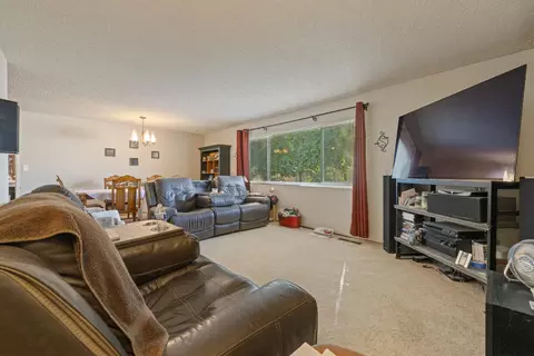 Living - 2701 Sheffield Ln, Modesto, CA 95350 photo 1 of 2