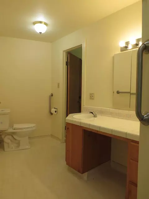 Bath - 25160 Pineview Dr, Colfax, CA 95713 photo 2 of 5