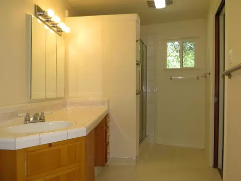 Bath - 25160 Pineview Dr, Colfax, CA 95713 photo 1 of 5