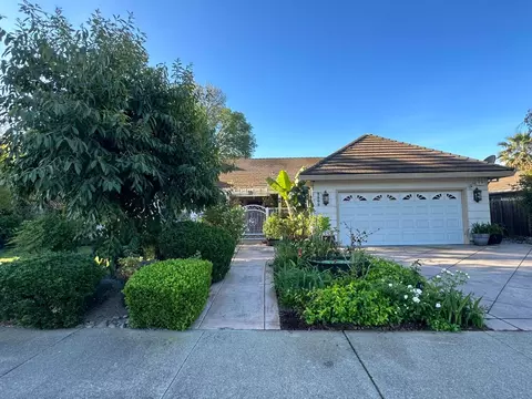 2502 Canyon Creek Dr, Stockton, CA 95207