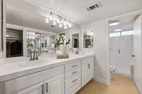Bath - 4925 Puma Way, Carmichael, CA 95608 photo 2 of 8