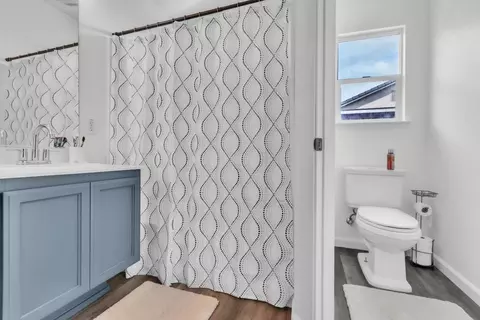 Bath - 1091 Norman Dr, Manteca, CA 95336 photo 2 of 2