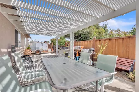 Exterior - 1091 Norman Dr, Manteca, CA 95336 photo 3 of 7