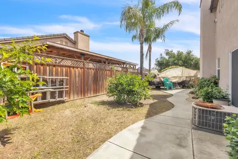 Exterior - 1091 Norman Dr, Manteca, CA 95336 photo 6 of 7