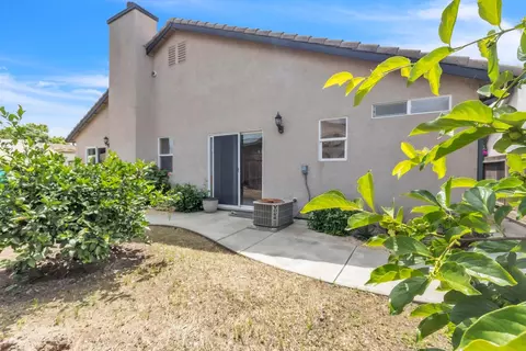 Exterior - 1091 Norman Dr, Manteca, CA 95336 photo 5 of 7